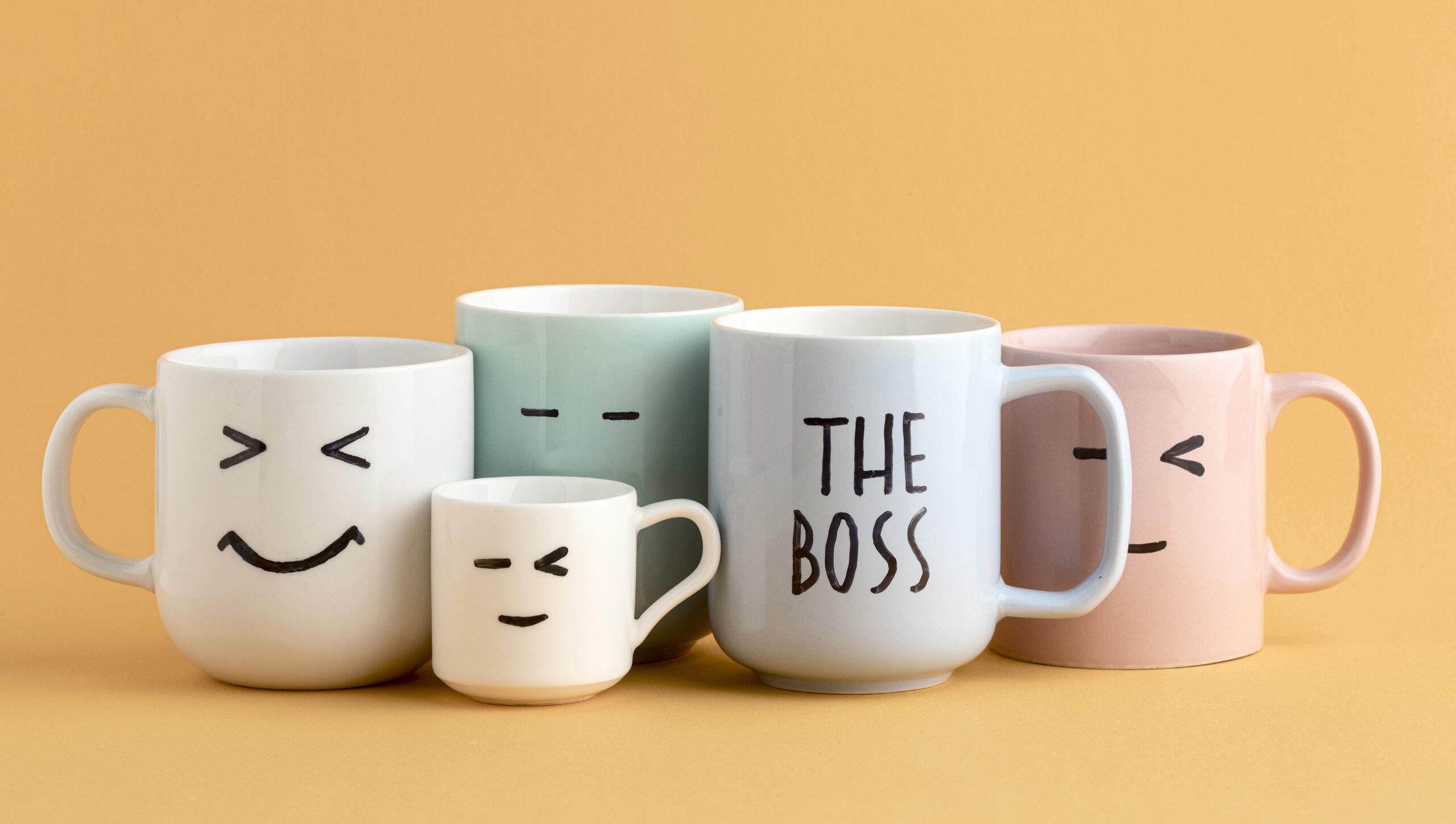 concepto-hermoso-dia-del-jefe-con-tazas-scaled-1